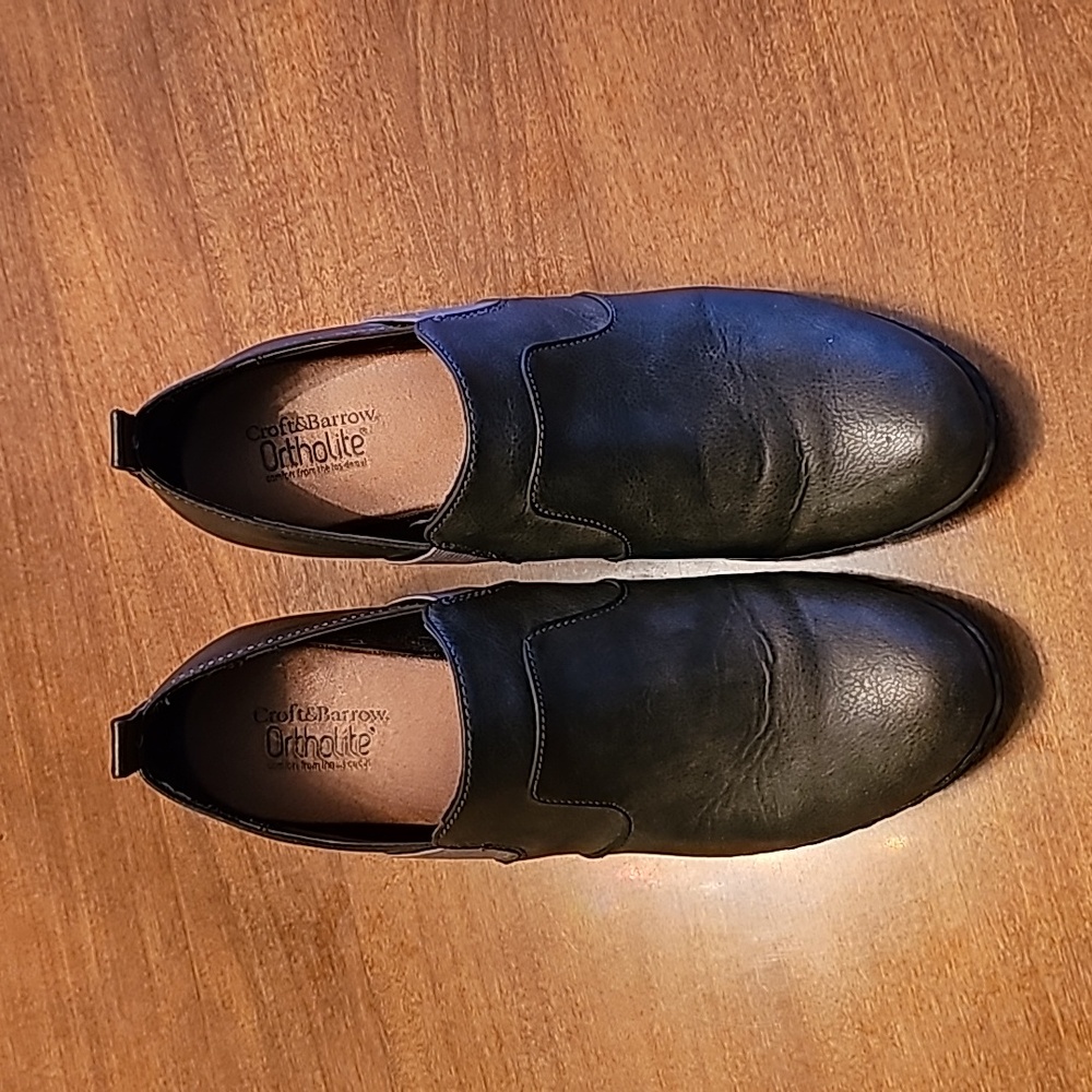 This is a pair of Croft&Barrow Ortholite comfort casual shoes in gray size 8.5